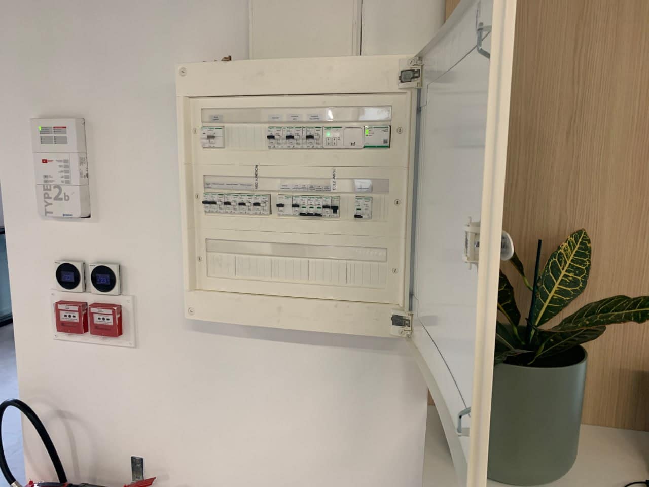 10 PASSERELLES KNX/DALI REPARTIES DANS LES ETAGES