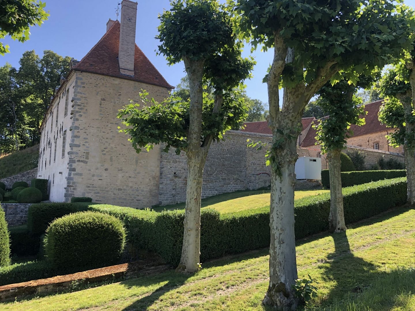 Gestion KNX d eclairage en variation domotique DALI dans un chateau de Bourgogne
