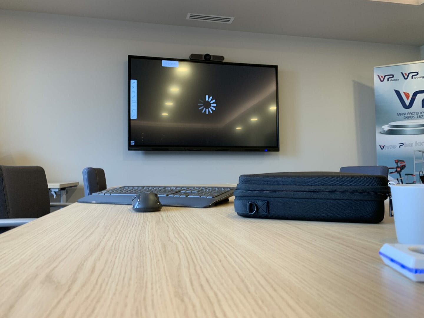 Visioconférence loire: réalisation d’une belle salle KRAMER HDBASE-T TACTILE