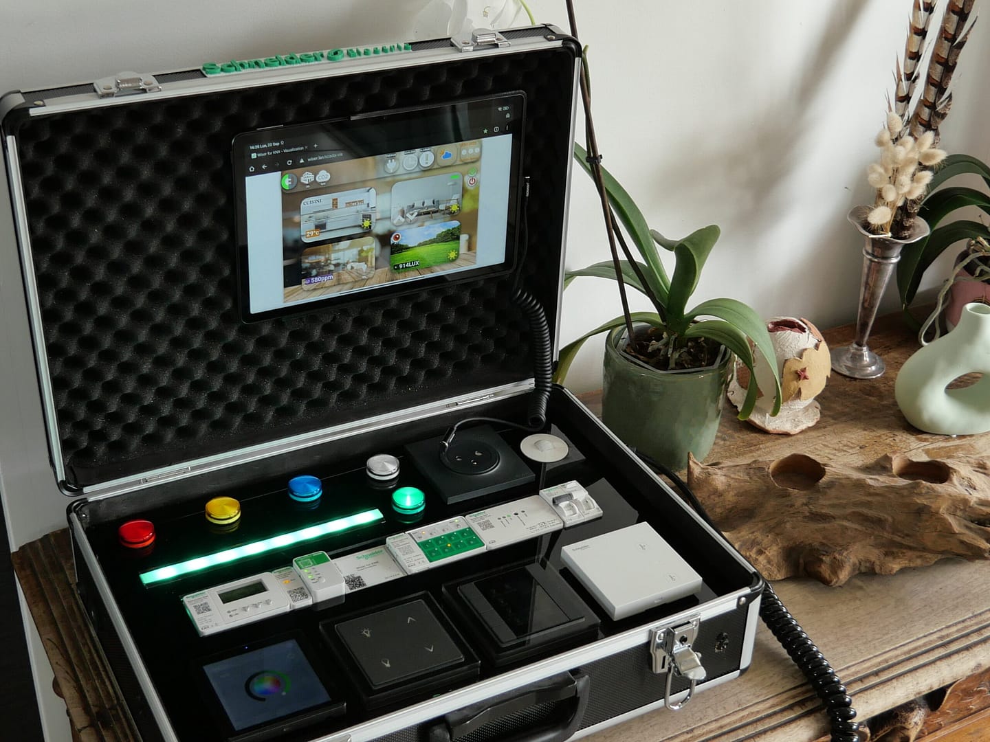 SCHNEIDER: VALISES KNX DEMONSTRATION